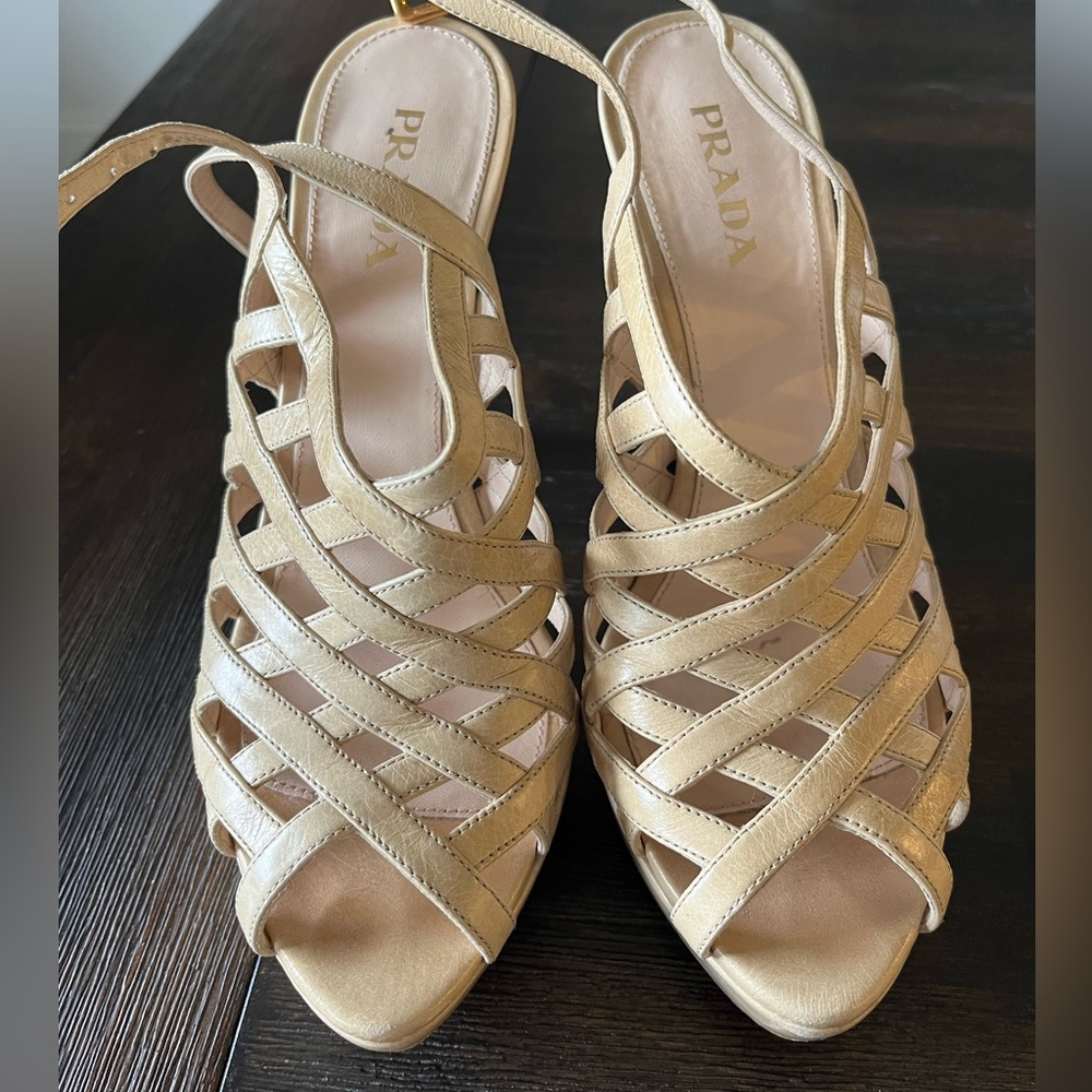 Prada heels, size 39, wood heel, woven leather design